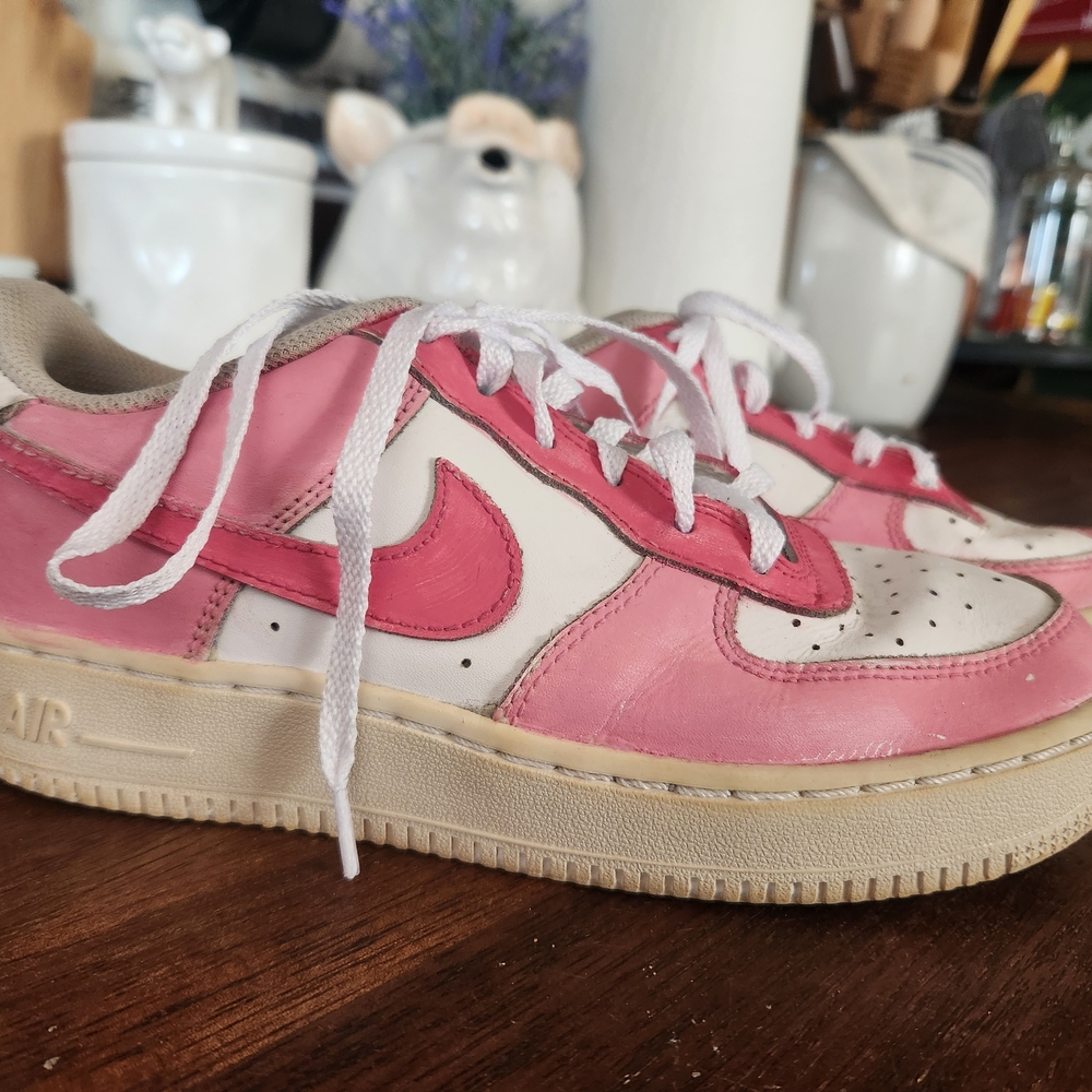 Vintage Nike Air Force 1 Low LE Kids Pink Sneakers Size 4.5